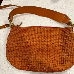 Clare V Moyen Messenger